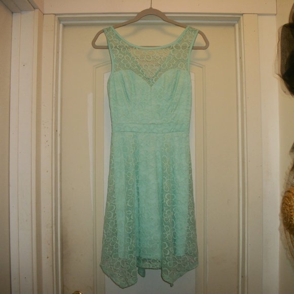 LOVELY IN LIME LACE ROMANTIC DRESS 6 - Picture 1 of 6